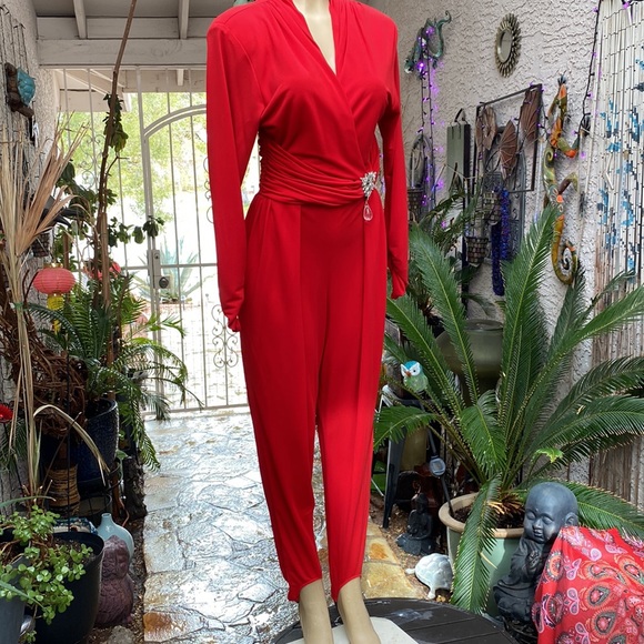 ♦️❤️♦️KAREN OKADA FOR DAVID HOWARD VINTAGE RED STIRRUPS JEWELED JUMPSUIT♦️❤️♦️ - Picture 3 of 9